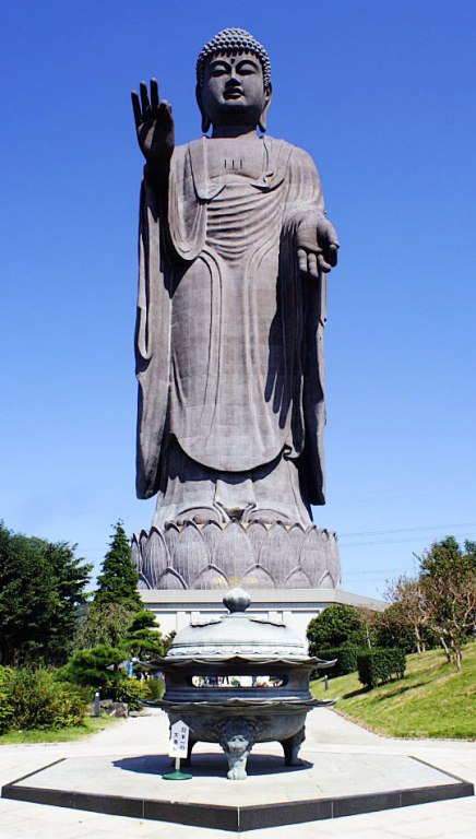 статуя Будды Ушику Дайбутсу