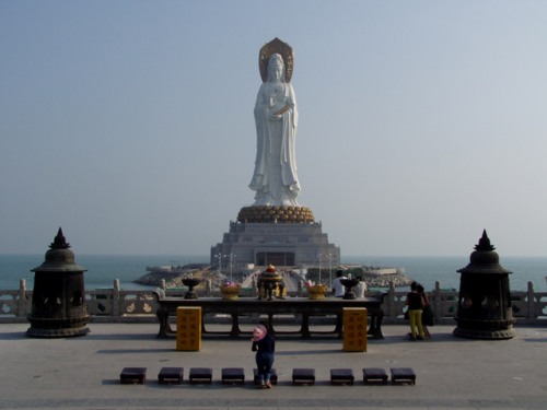 статуя Гуаньянь