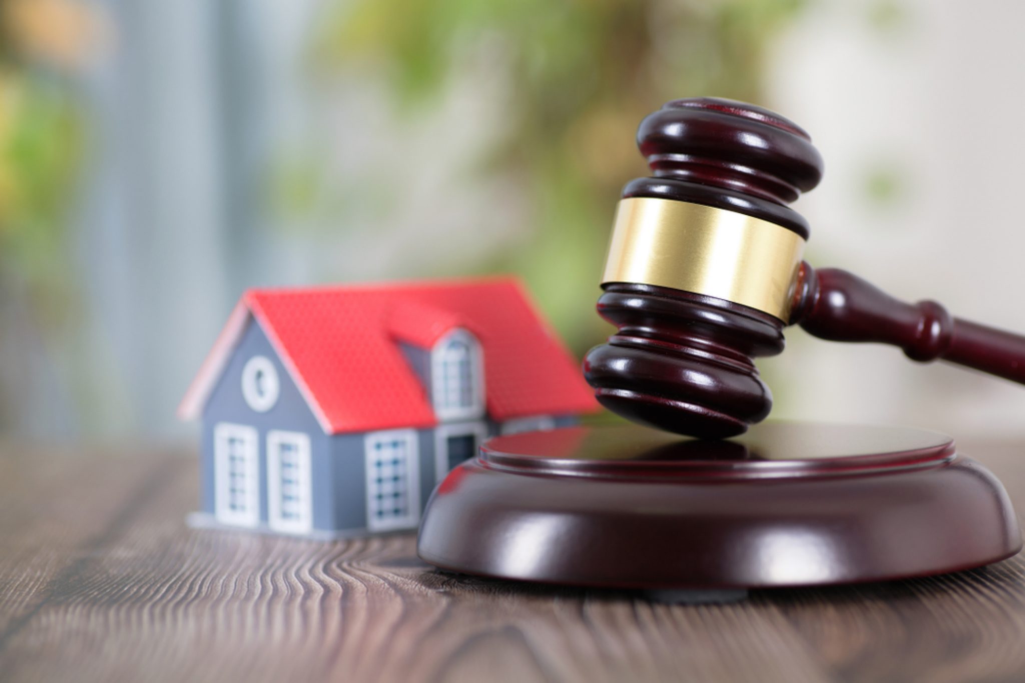 Когда нужен адвокат по жилищным спорам?