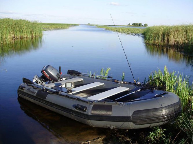 Преимущества надувной лодки с мотором для рыбалки